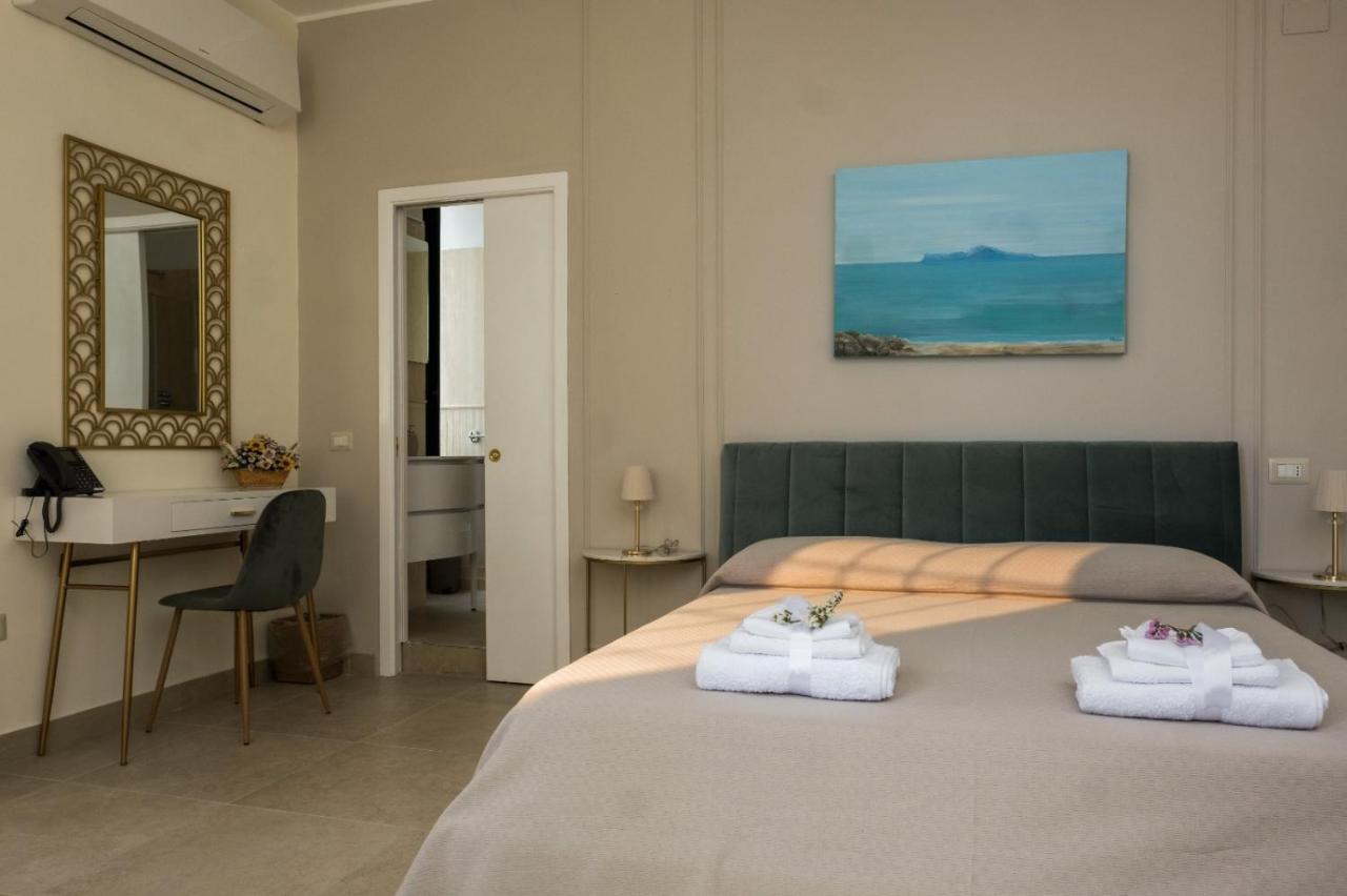 ナポリ Chiostro San Francesco - Casa Di Ospitalita Religiosa Bed & Breakfast エクステリア 写真