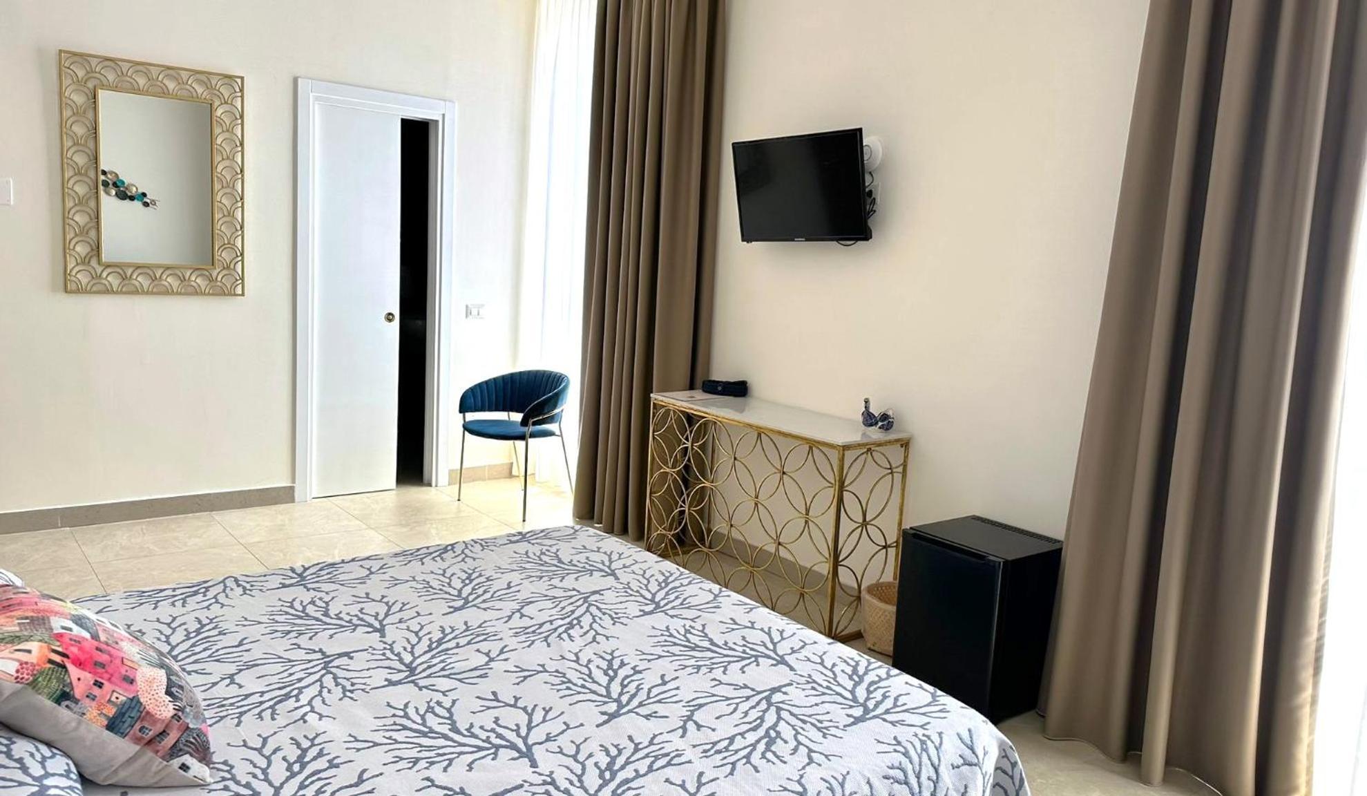ナポリ Chiostro San Francesco - Casa Di Ospitalita Religiosa Bed & Breakfast エクステリア 写真