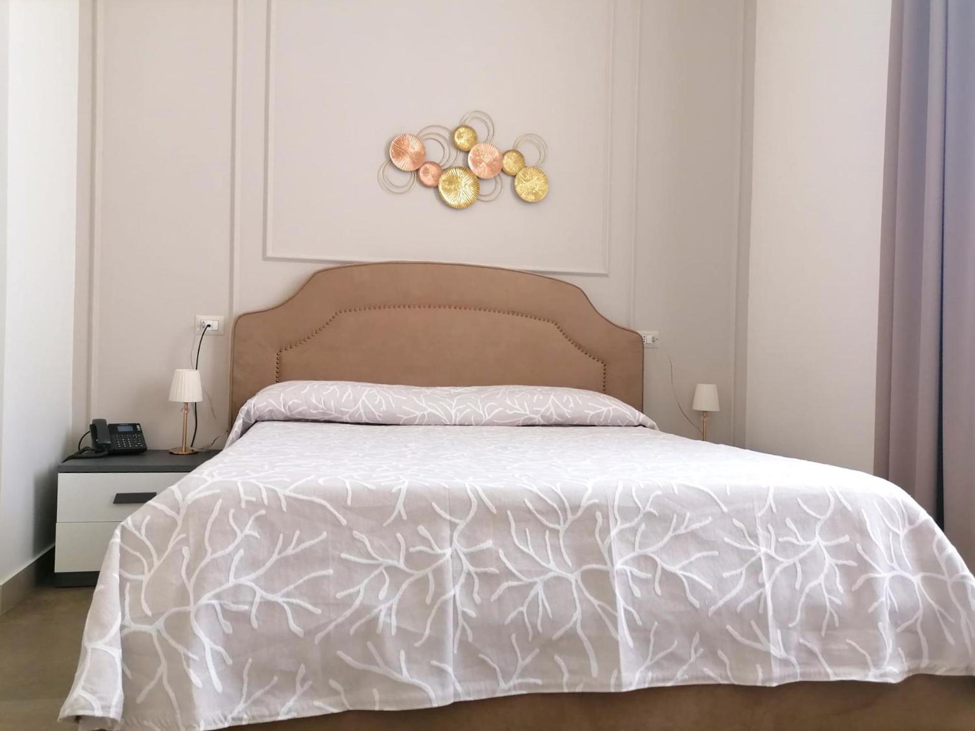 ナポリ Chiostro San Francesco - Casa Di Ospitalita Religiosa Bed & Breakfast エクステリア 写真